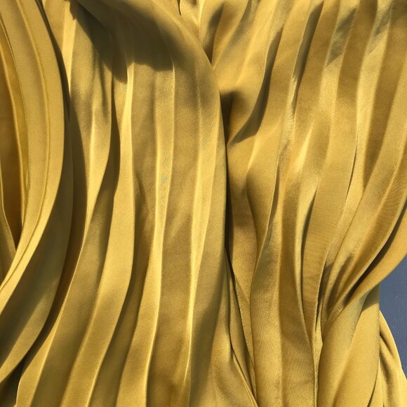 Banana Republic high-low pleated skirt, size 8 - Picture 3 of 8
